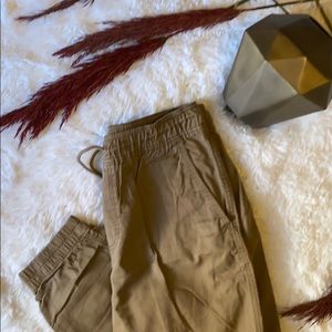 AMERICAN RAG MEN’S MEDIUM KHAKI JOGGERS